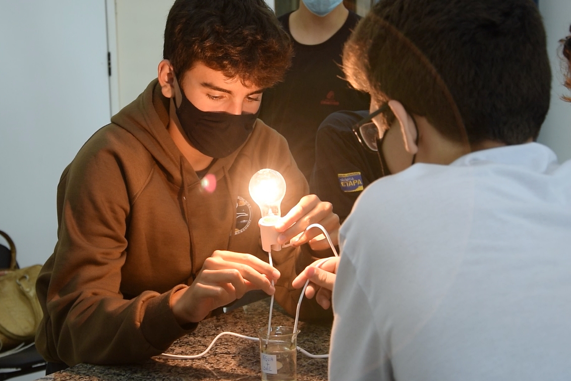 Laboratórios de Ciências e Robótica — Colégio Criativo
